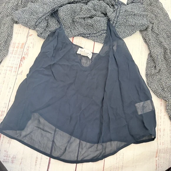 Velvet by Graham & Spencer Navy and White Blen top Size M - Picture 10 of 10